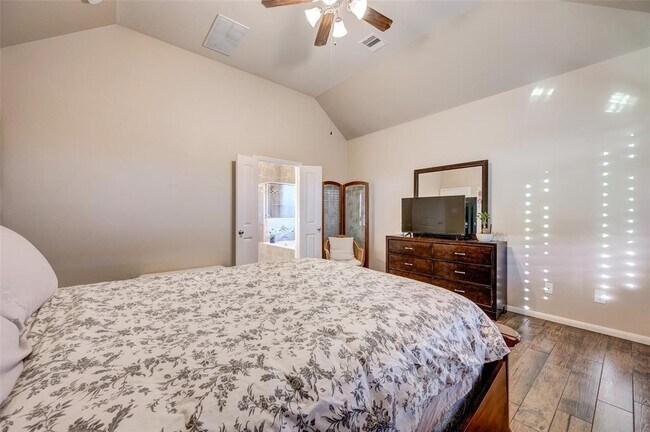 Building Photo - 23831 Villa Lisa Dr