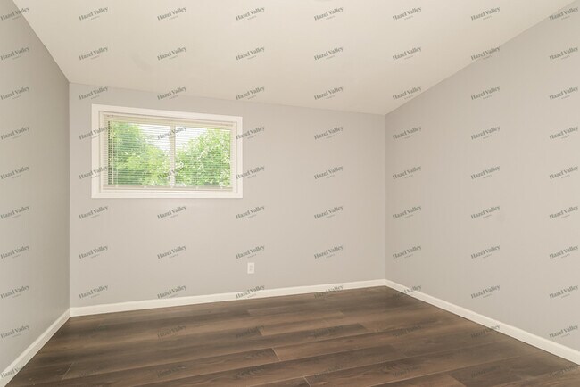 Building Photo - 820 St Anthony Ln