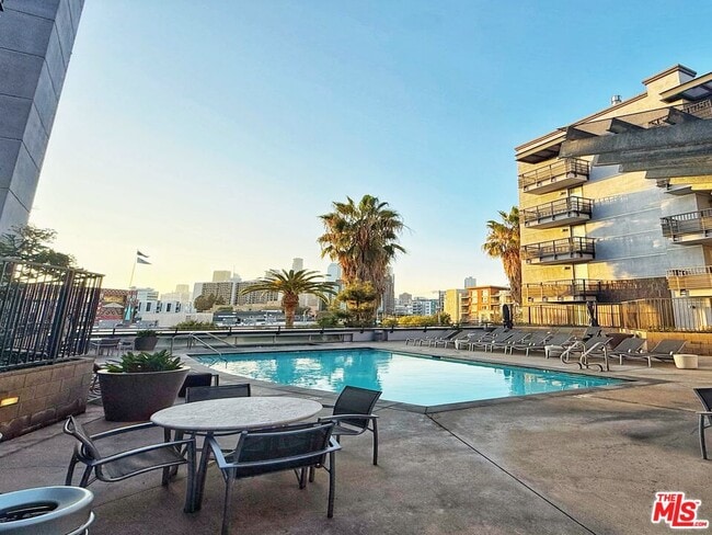 Building Photo - 629 Traction Ave