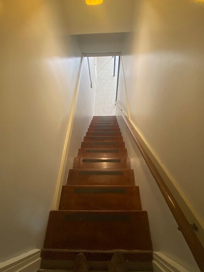 Building Photo - Renovated 3 Bedroom 3 Bath Home with Gameroom/4th Bedroom for Rent!