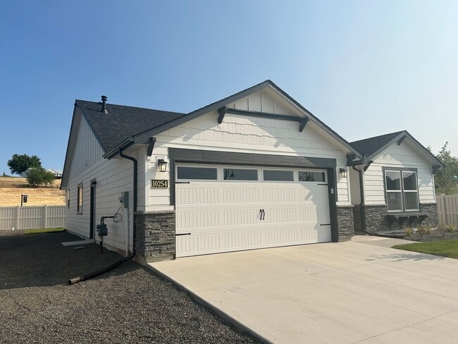 Building Photo - Brand New Home 3 Bedroom Home In Star!