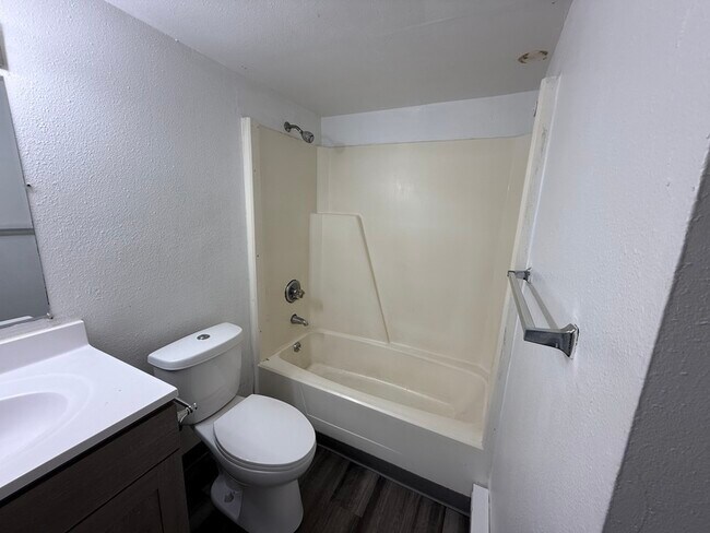 Building Photo - 5016 1st Ave NW