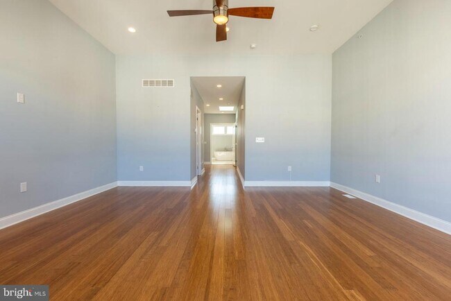 Building Photo - 153 Levering St