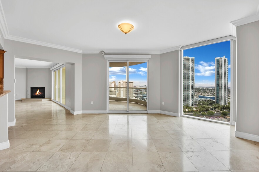 Building Photo - 2777 Paradise Rd