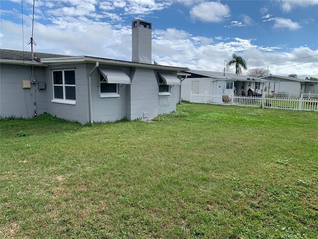 Building Photo - 2215 Pamela Dr