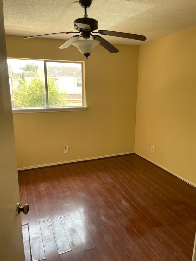 Building Photo - 12510 Manor Ct