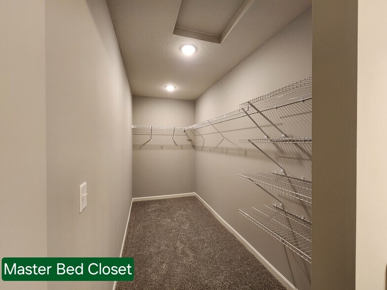 Building Photo - 10229 Goodview Cir S