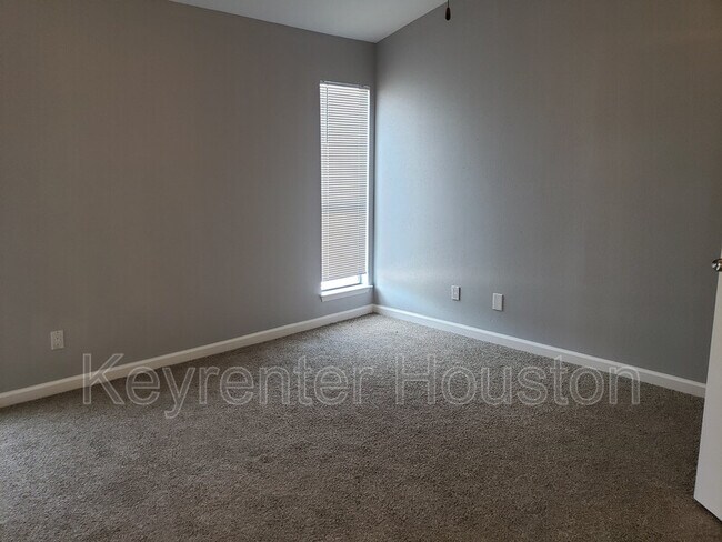 Building Photo - 6750 Sands Point Dr