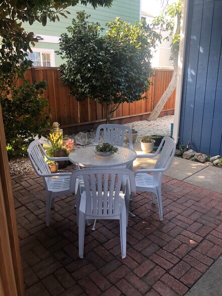 front patio - 135 Bixby St