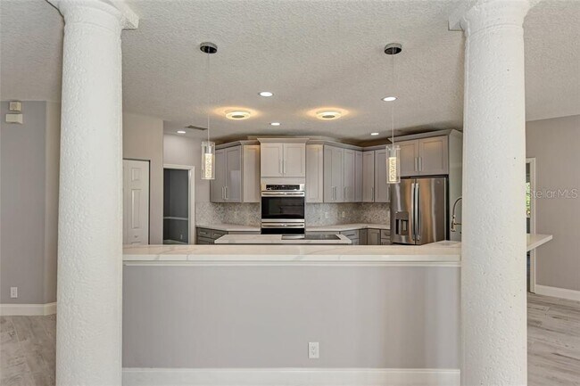Building Photo - 1648 Bayshore Dr
