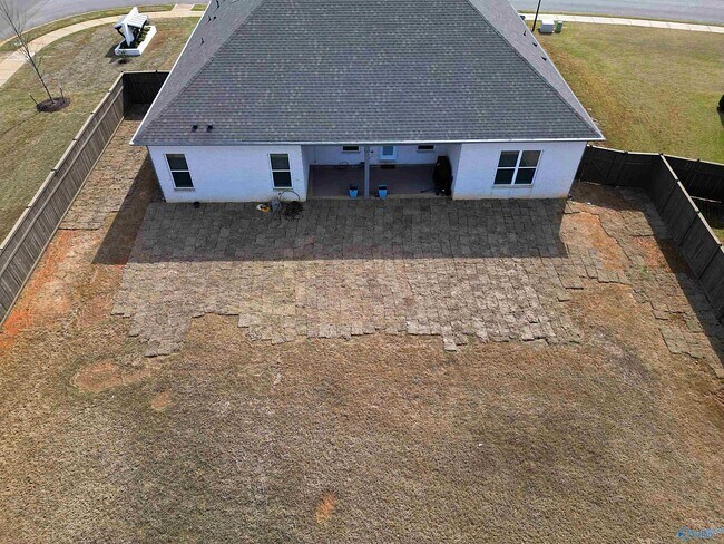 Building Photo - 401 Peach Orch Ln