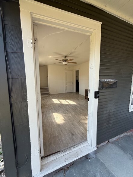 Building Photo - 1217 3rd Ave N