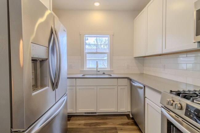 Building Photo - Premier Place and Premier Living!