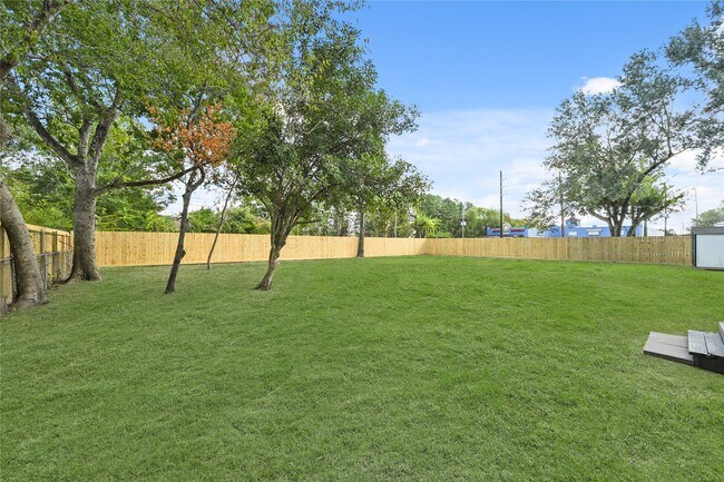 Building Photo - 205 Raymond St