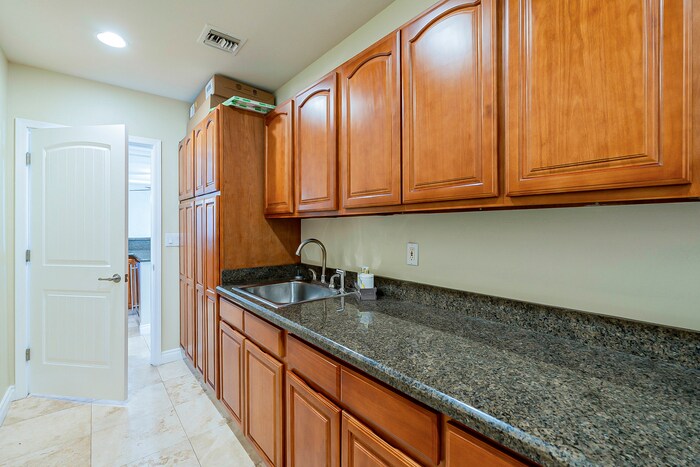 Building Photo - 5201 N 18th Pl