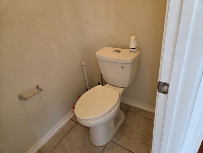 Building Photo - 6818 Stoneyvale Dr