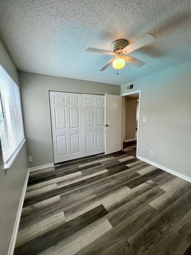 Building Photo - Available Summer 2026 2 BD / 1 BA Condo Walking Distance to FSU!