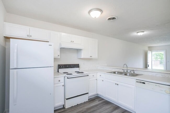 Building Photo - 1517 Meadow Bend Dr
