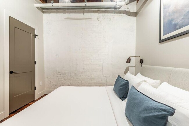 Building Photo - 315 Girod St