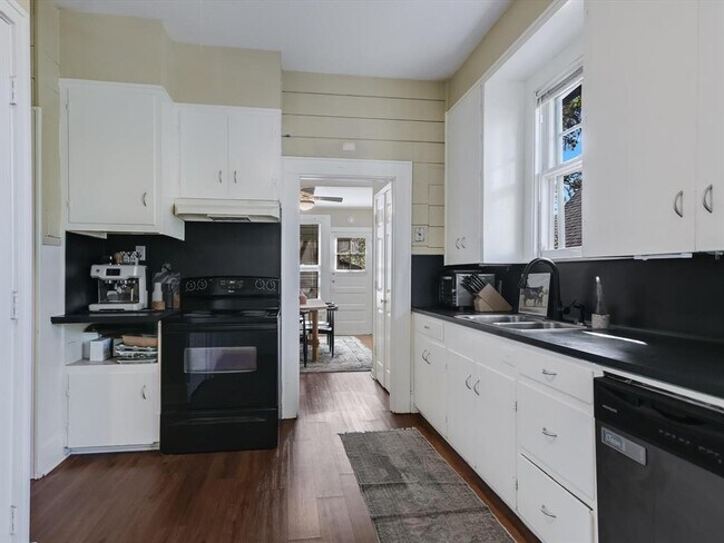 Building Photo - 2617 1/2 S 2nd St