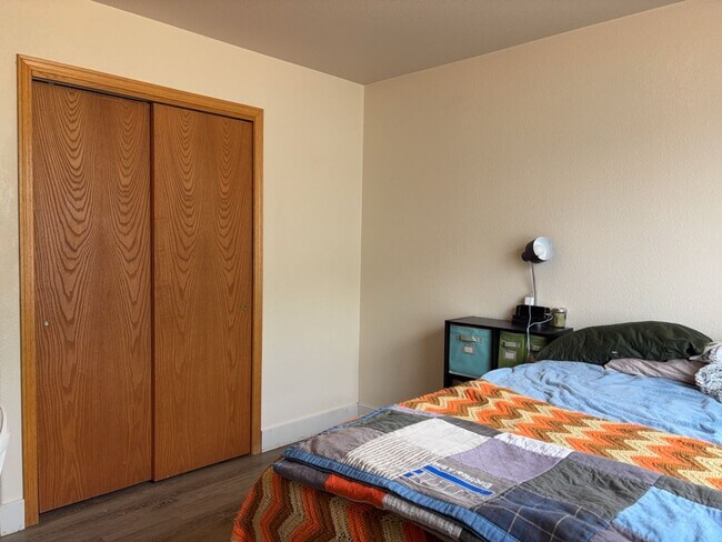 Building Photo - STUDENTS WELCOME! 3 Bed, 2 Bath Duplex in West Fort Collins close to Foothills