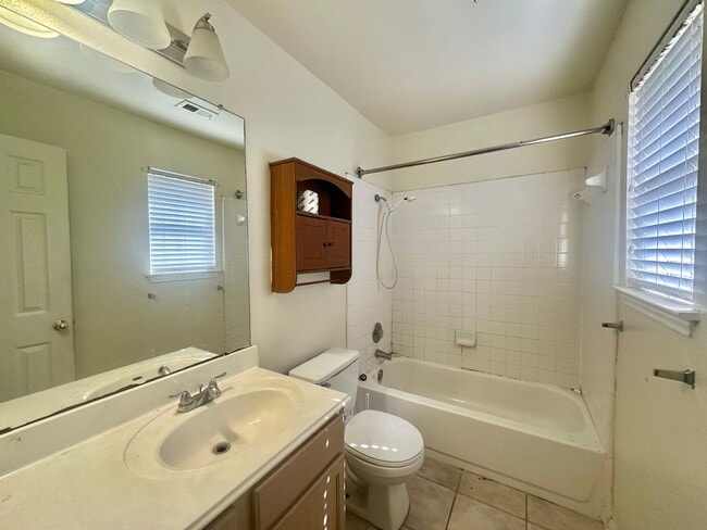 Building Photo - AVAILABLE NOW!