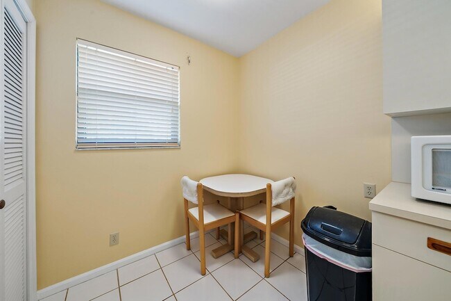 Building Photo - 300 N Hwy A1A