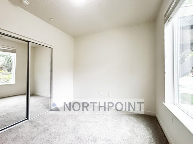 Building Photo - Summerlane Townhome - 2 Bed 1 Bath - HOA P...