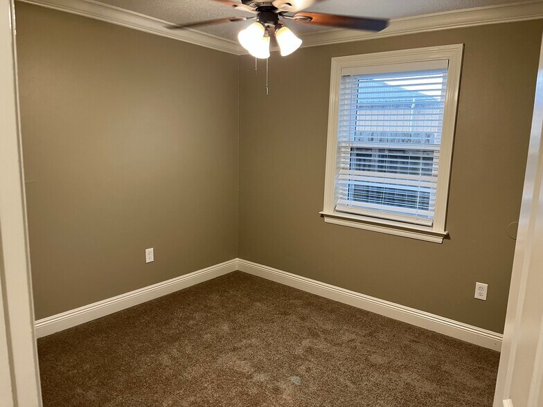 Building Photo - 6146 Parkcrest Ct