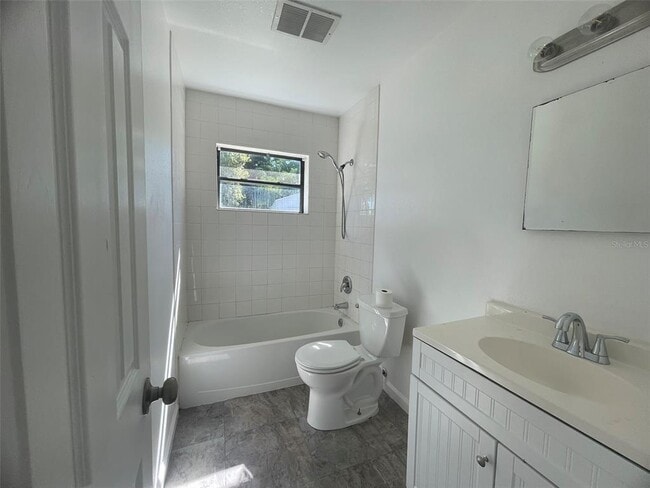 Building Photo - 525 E Helen Ave