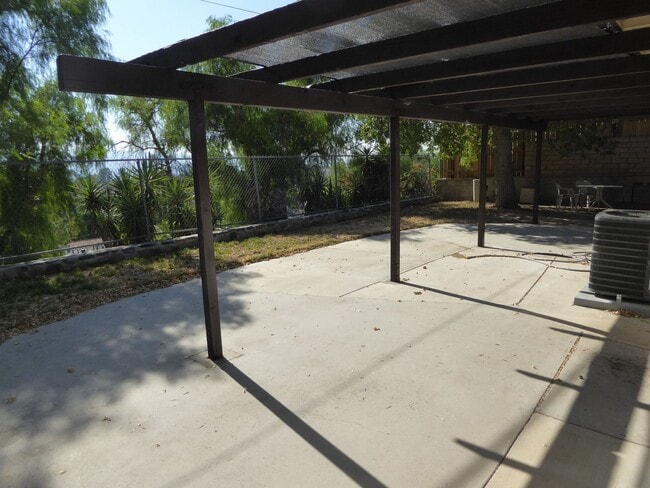 Building Photo - Charming Single-Story 3-Bedroom Home in Canyon Country!