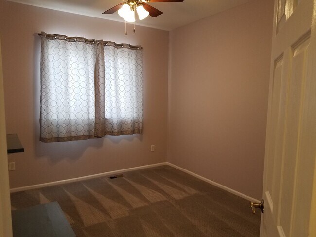Building Photo - House For Lease