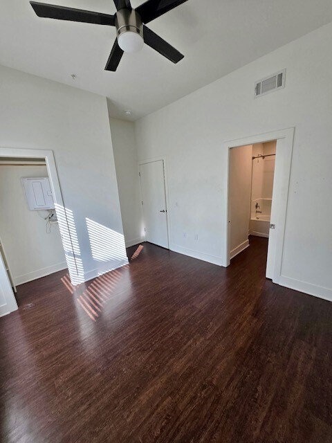 Building Photo - 726 E Emma Ave