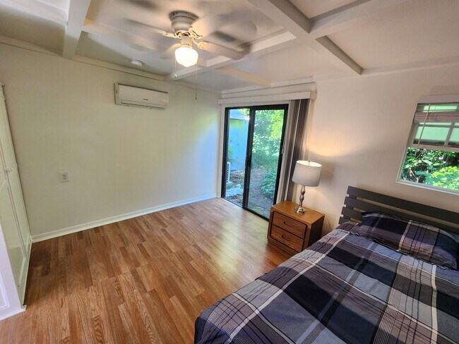 Building Photo - 3700 Vantage Ave