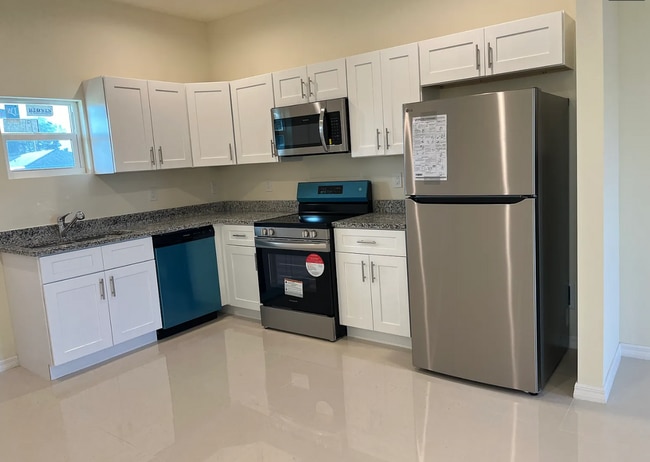 Building Photo - Beautiful Brand new house for rent, Lehigh Acres