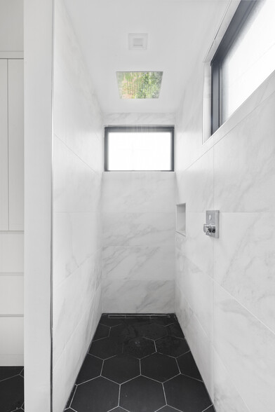 Rain Shower - 144 S Wilton Pl