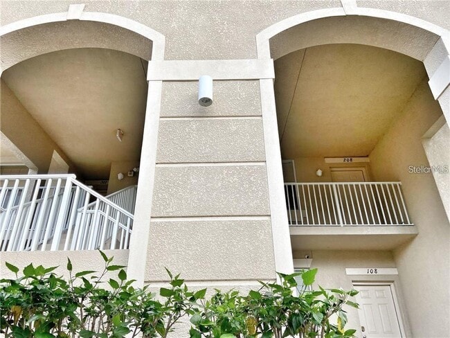 Building Photo - 915 Fairwaycove Ln