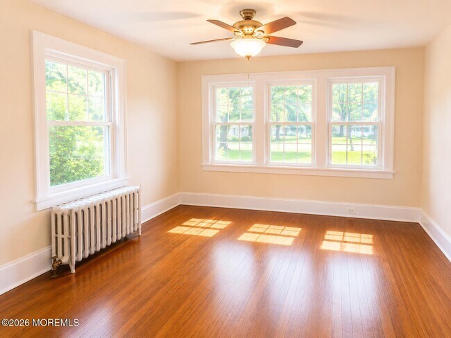 Building Photo - 129 Rumson Rd