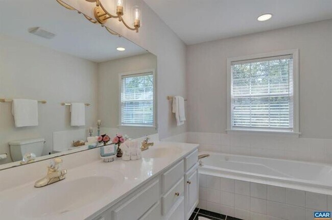 Building Photo - Beautiful 4BR, 3.5 Ba home in Forest Lakes South on a cul-de-sac