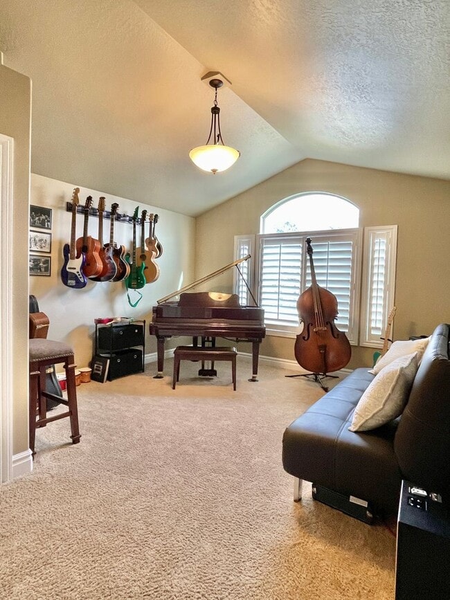 Building Photo - Luxury Fully Furnished 4-Bedroom Home for Rent – Clinton, Utah