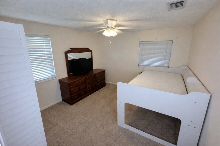 Building Photo - 8229 Frost St N