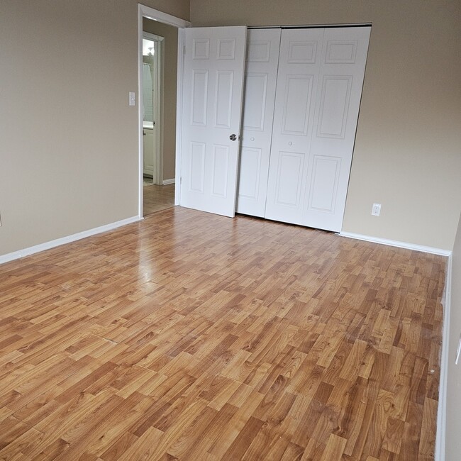 Building Photo - 1351 Monomoy St