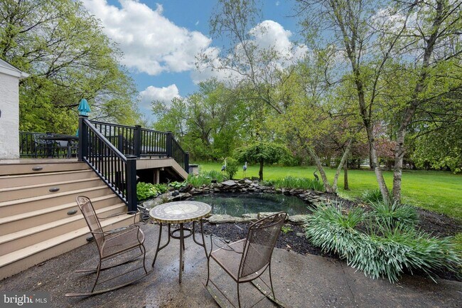 Building Photo - 70 Level Rd