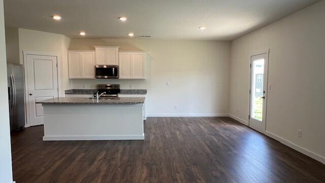 Building Photo - 4170 Lone Oak Cir