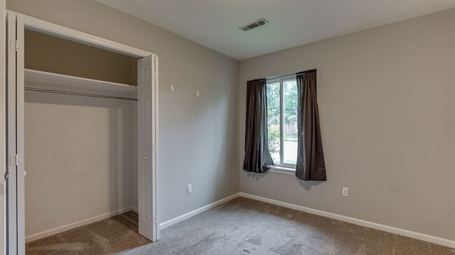 Building Photo - 3 Bedroom 1.5 Bath Home in Holly Court - Goose Creek