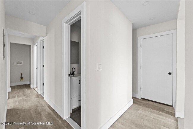 Building Photo - 840 Clay Ave