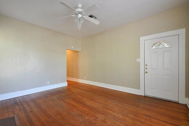 Building Photo - Upgraded and ready 5 bed 2 bath home next door to the 3 bed 2 bath home