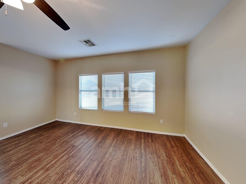 Building Photo - 4816 S 23rd Dr