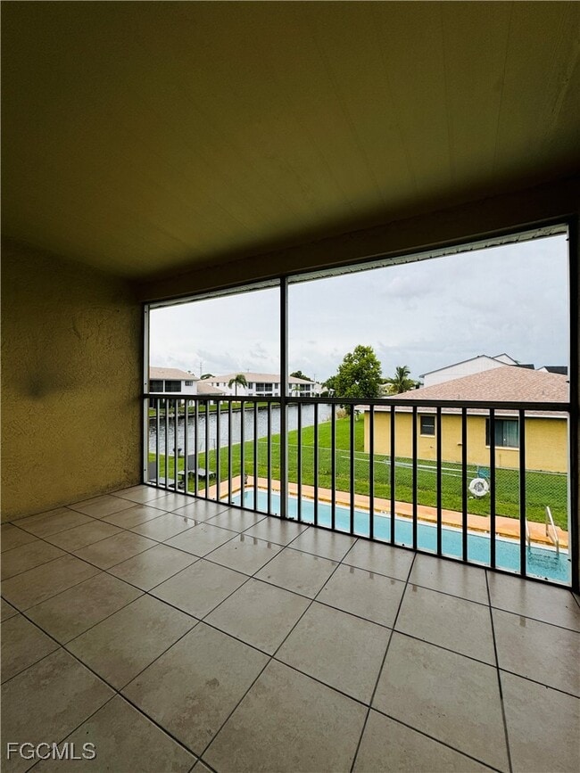 Building Photo - 706 SE 13th Ct