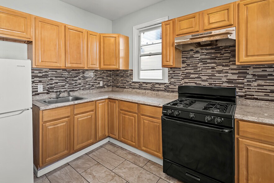 Building Photo - 69 Cedar Ave